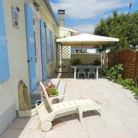 Holiday home Maison Tranquille Pres Foret Et