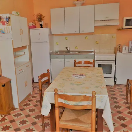 Holiday home Maison Tranquille Pres Foret Et *