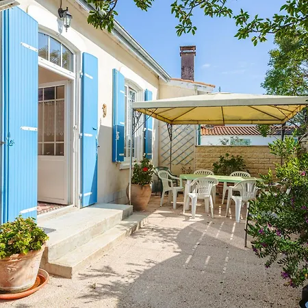 Holiday home Maison Tranquille Pres Foret Et